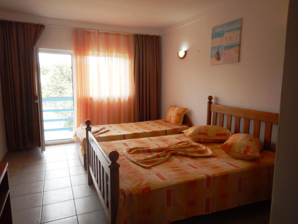 Casa Paloma Hotel Костинещи Екстериор снимка